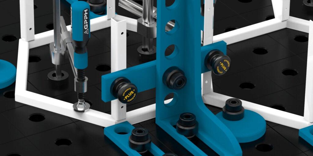 Zastosowanie trzpieni mocujących MAGNETIC podczas pracy na stole spawalniczym