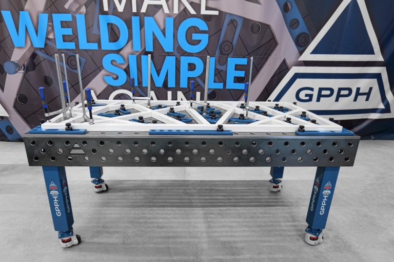 Stół spawalniczy GPPH z serii PRO z przykładową konstrukcją 